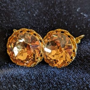 Vintage VOGUE JLRY Clip-On Earrings with Gold Tone/Gold Stone